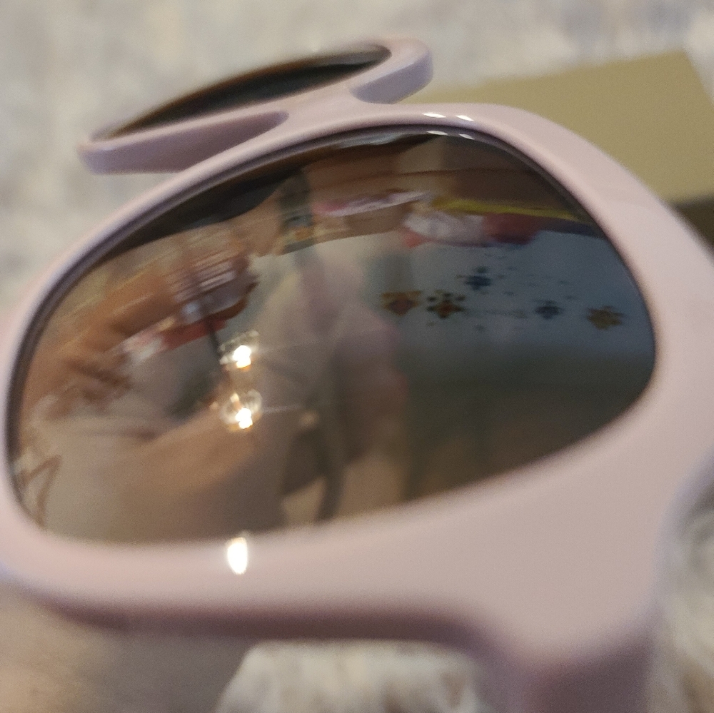 Burberry Sunglasses - Picture 6 of 6